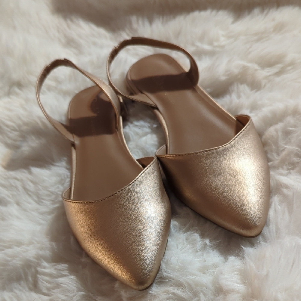 Elegant Gold Women's Flats